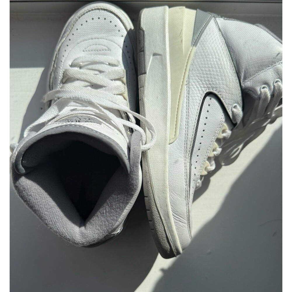 Air Jordan 2 white & grey size 3.5y